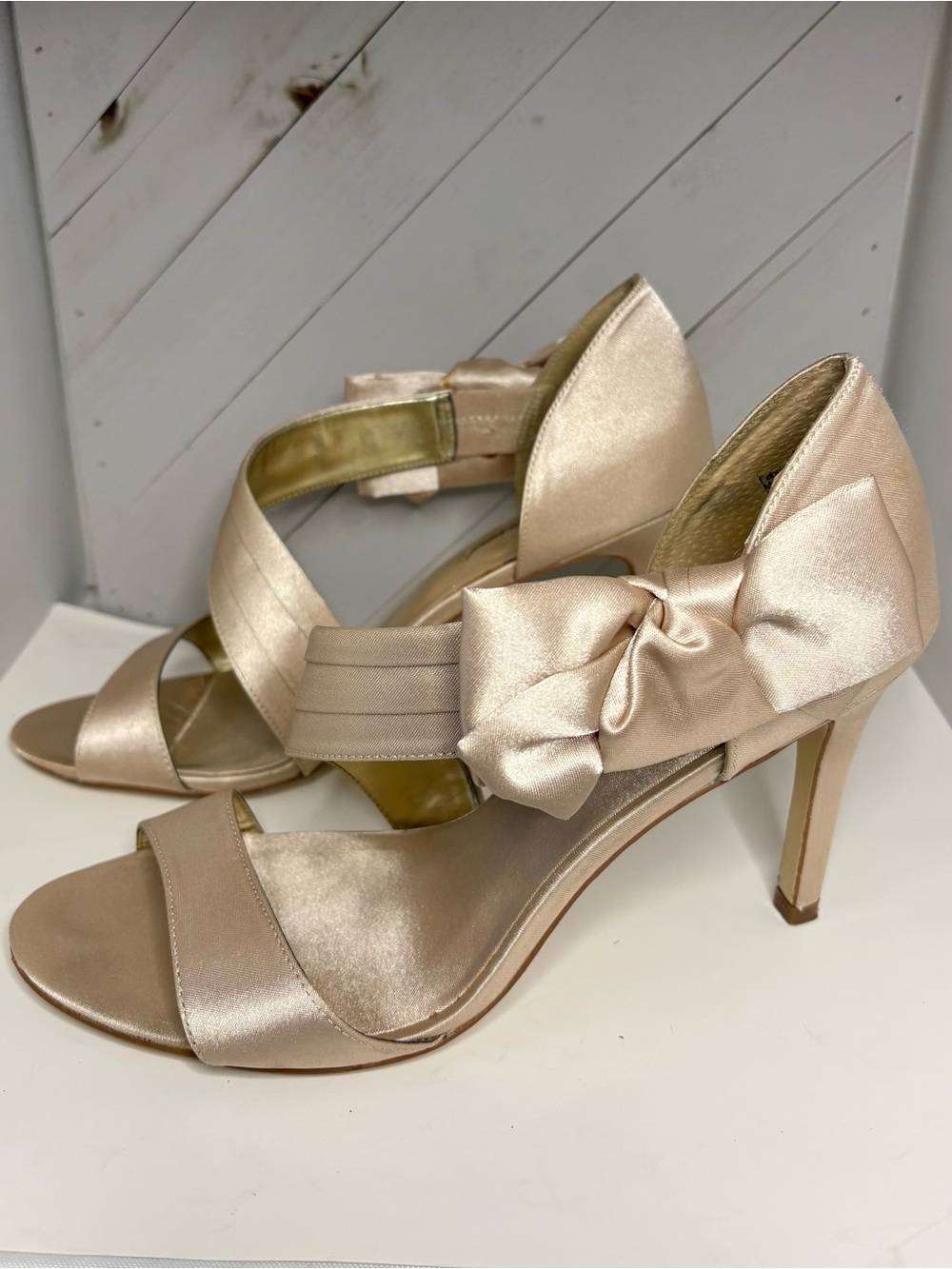 LULU TOWNSEND : Champagne Satin Bow Heels Size 9 Wedding Formal Pumps
